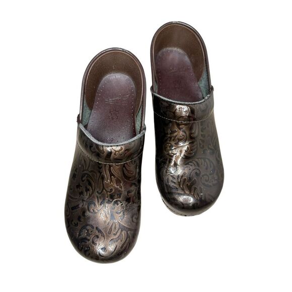 Dansko Women’s EU 40 US 10-10.5 Tooled Paisley Leather Clogs Comfort Shoes - Picture 2 of 6